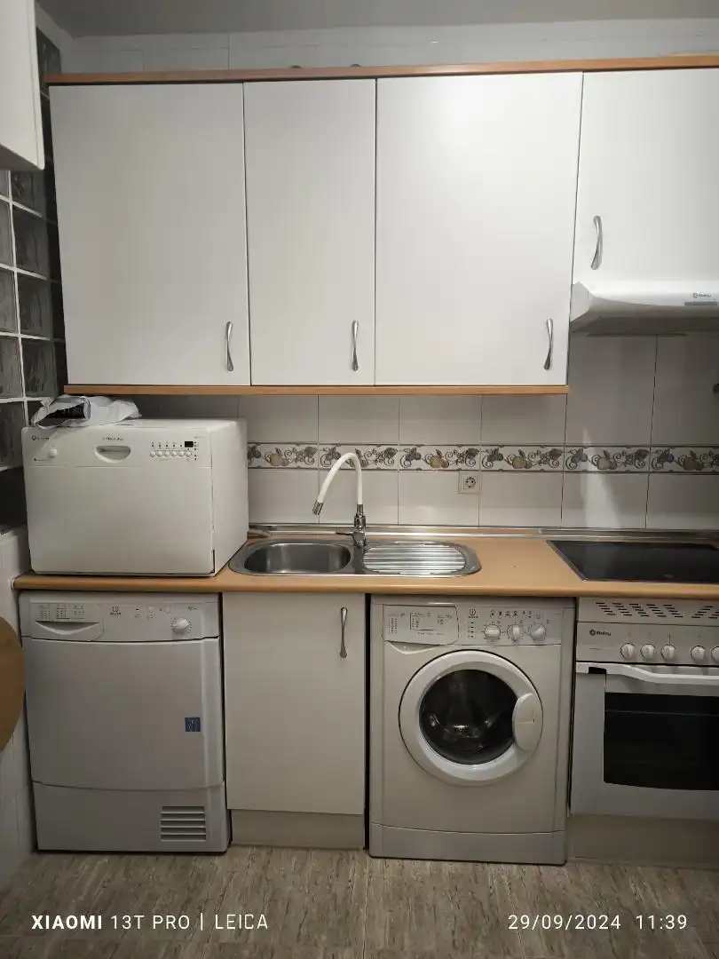 Piso en venta en Calle Costanilla Real, 58, Bargas Cocina de Piso en venta en Bargas con Aire acondicionado, Calefacción y Jardín privado