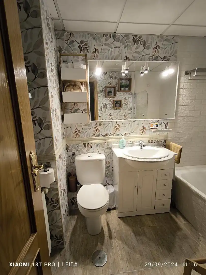 Piso en venta en Calle Costanilla Real, 58, Bargas Baño de Piso en venta en Bargas con Aire acondicionado, Calefacción y Jardín privado