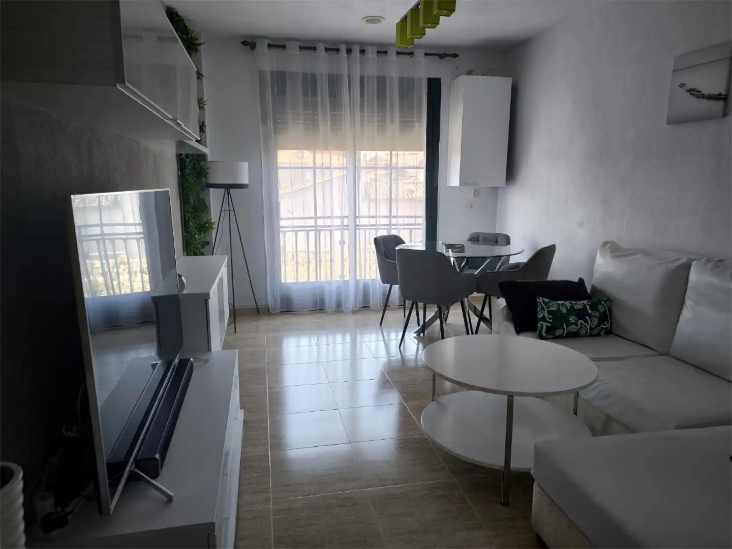 Piso en venta en Calle Costanilla Real, 58, Bargas Sala de estar de Piso en venta en Bargas con Aire acondicionado, Calefacción y Jardín privado