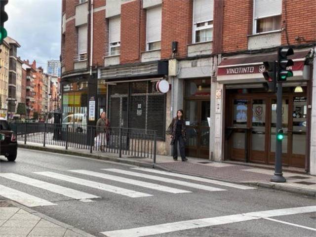 Local comercial en Alquiler en Milán - Pumarín