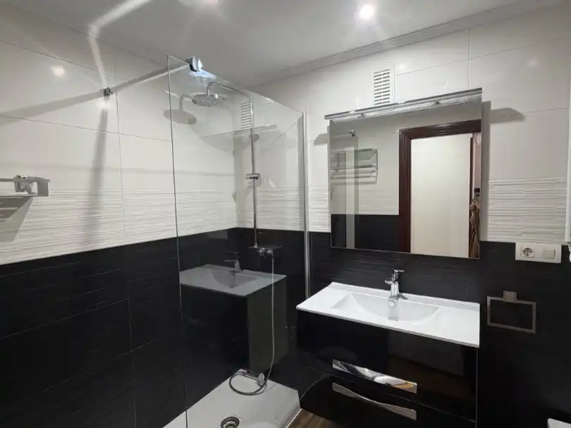 Piso de alquiler en Calle Fernán González, 24, La Charca Baño de Piso de alquiler en Miranda de Ebro con Calefacción, Amueblado y Balcón