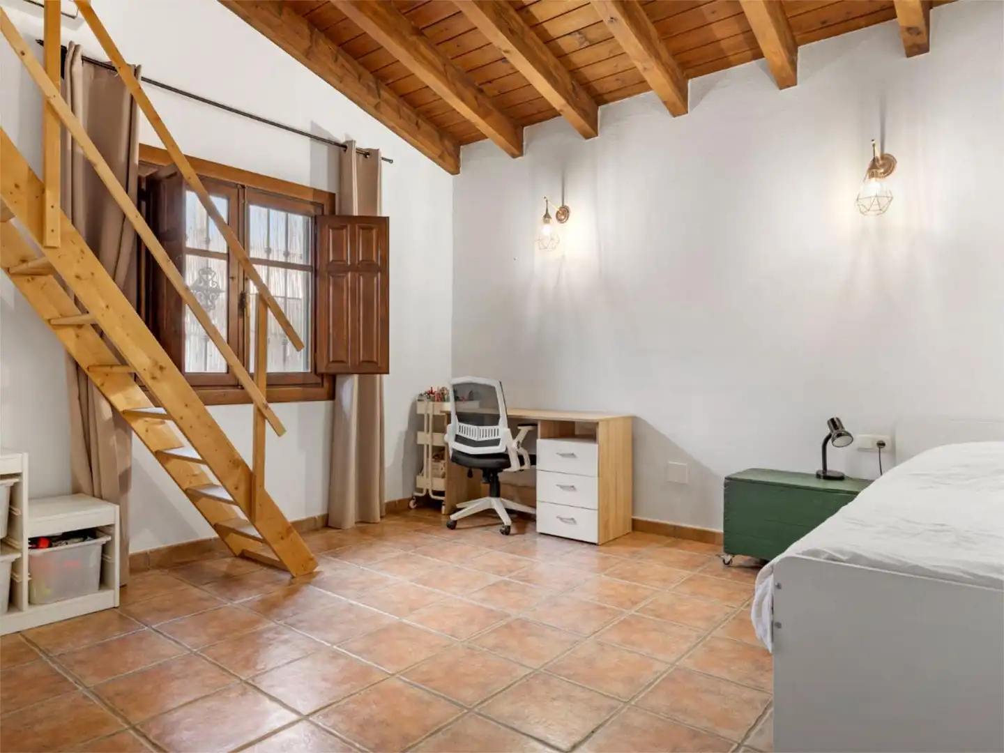 Pis en venda a Lugar Pozo Judio, Centro Dormitori de Pis en venda en Alhaurín El Grande amb Aire condicionat, Calefacció i Jardí privat