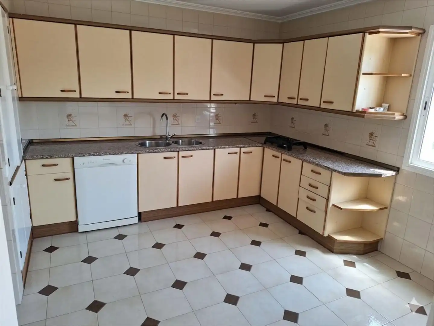 Kitchen of Flat for sale in  Sevilla Capital  with Air Conditioner
