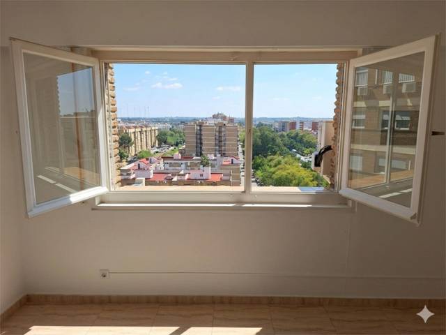 Piso en Venta en Avenida Alcalde Juan Fernandez, 31 en El Plantinar – Avda. La Paz - El Juncal