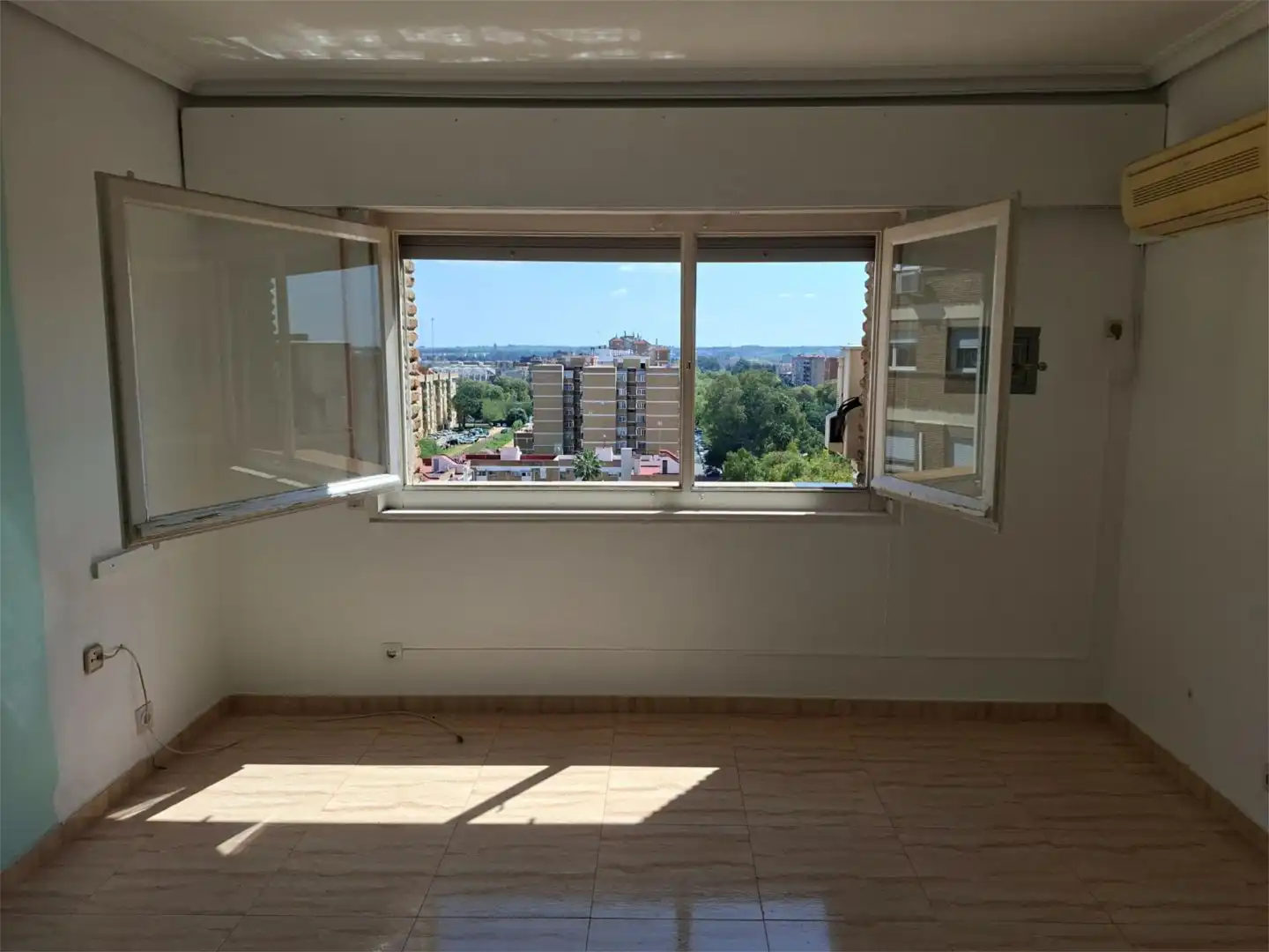 Bedroom of Flat for sale in  Sevilla Capital  with Air Conditioner