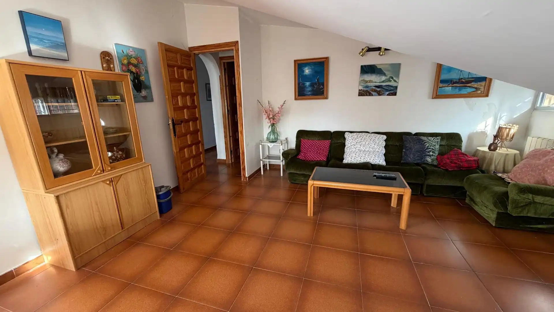 Casa o chalet en venta en Calle Valdesanmartin, 12h, El Tiemblo Sala de estar de Casa o chalet en venta en El Tiemblo con Terraza, Piscina y Balcón