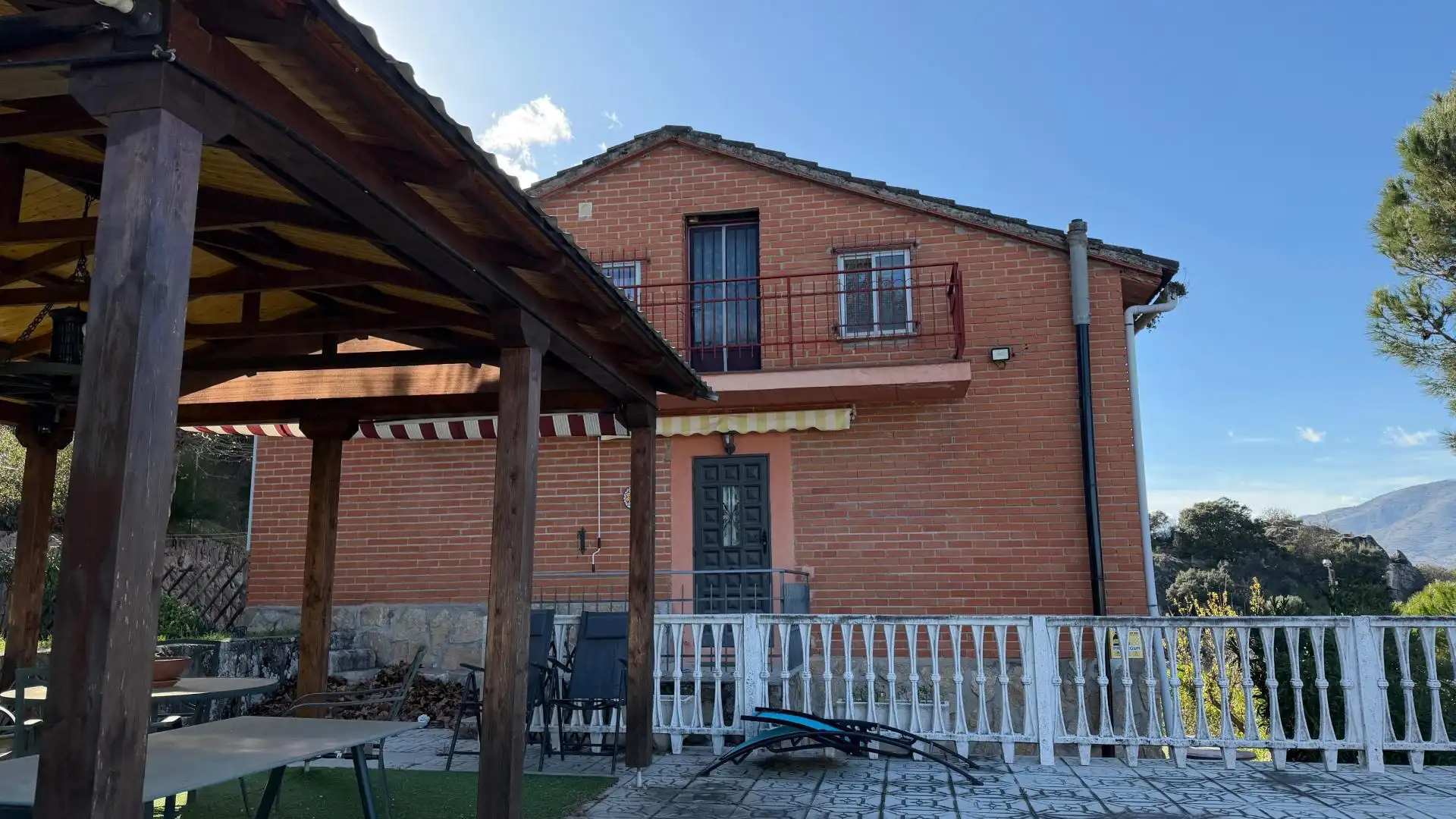 Casa o chalet en venta en Calle Valdesanmartin, 12h, El Tiemblo Vista exterior de Casa o chalet en venta en El Tiemblo con Terraza, Piscina y Balcón