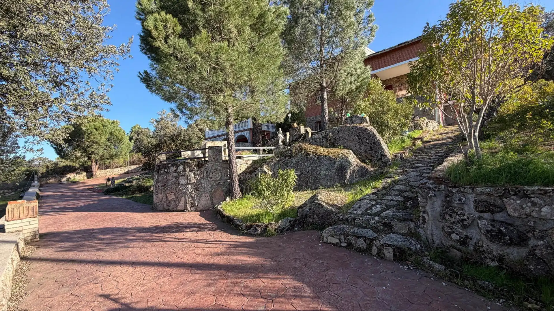 Casa o chalet en venta en Calle Valdesanmartin, 12h, El Tiemblo Vista exterior de Casa o chalet en venta en El Tiemblo con Terraza, Piscina y Balcón