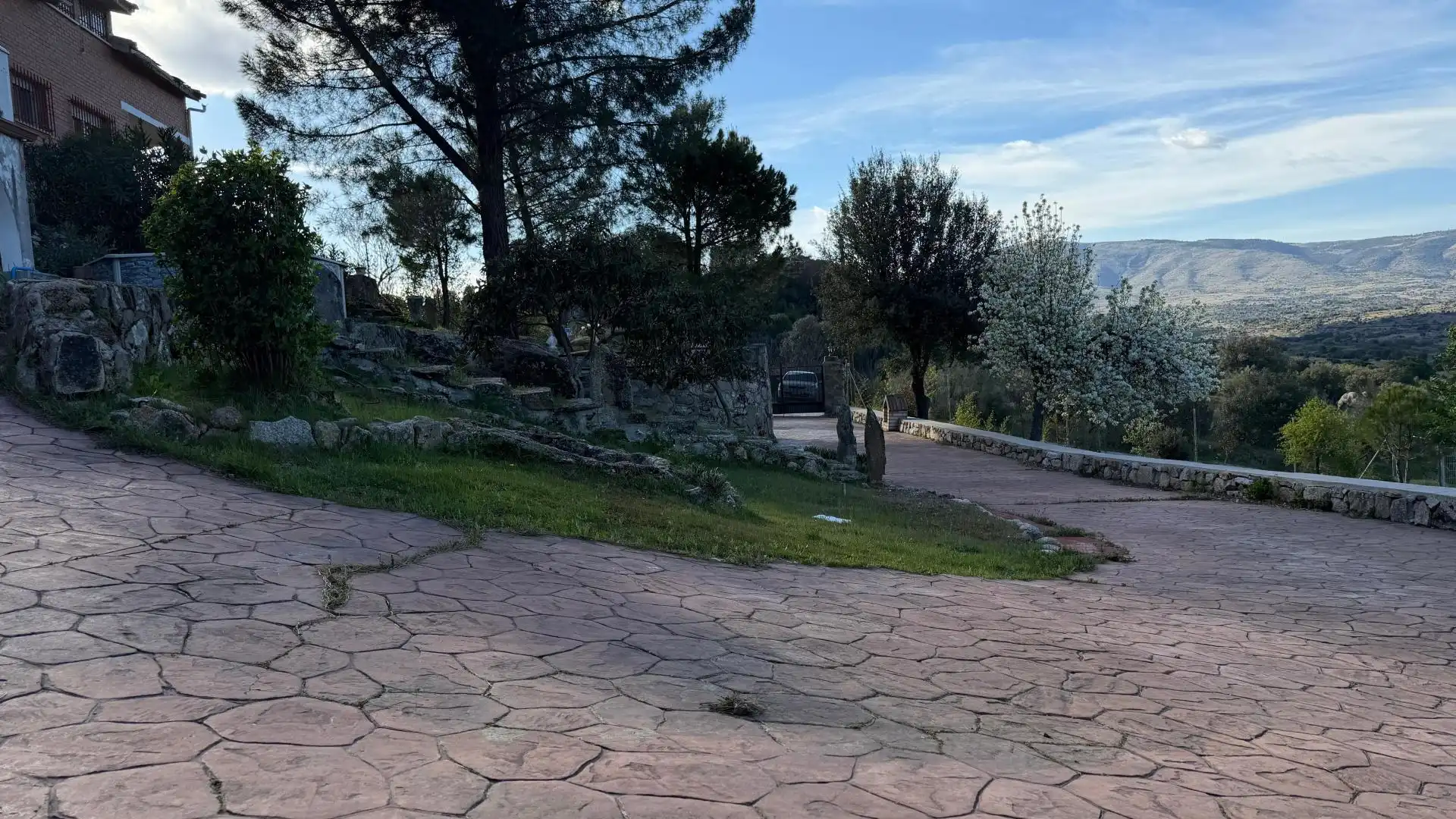 Casa o chalet en venta en Calle Valdesanmartin, 12h, El Tiemblo Casa o chalet en venta en El Tiemblo con Terraza, Piscina y Balcón