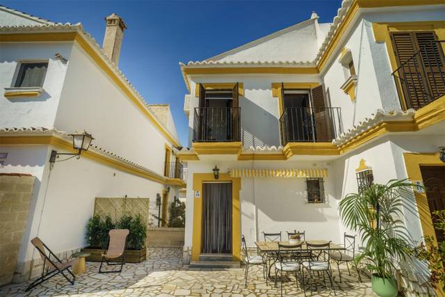 Casa adosada en Alquiler en Avenida Juan Sebastián Elcano, 7610 en Las Marinas - Pueblo Laguna