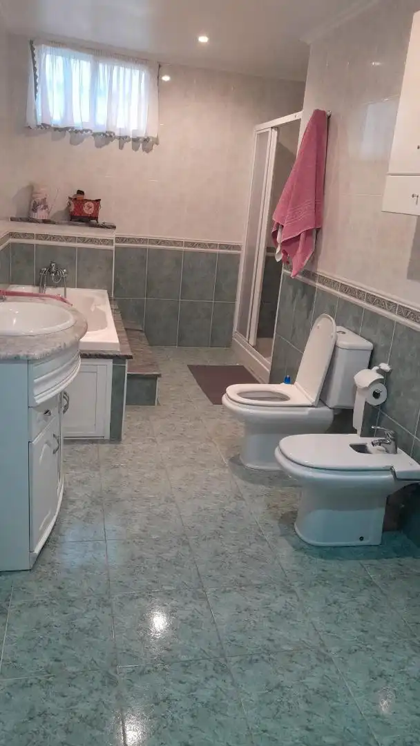 Baño de Planta baja de alquiler en Cedeira con Parquet y Amueblado