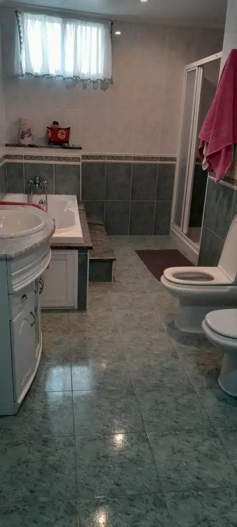 Baño de Planta baja de alquiler en Cedeira con Parquet y Amueblado