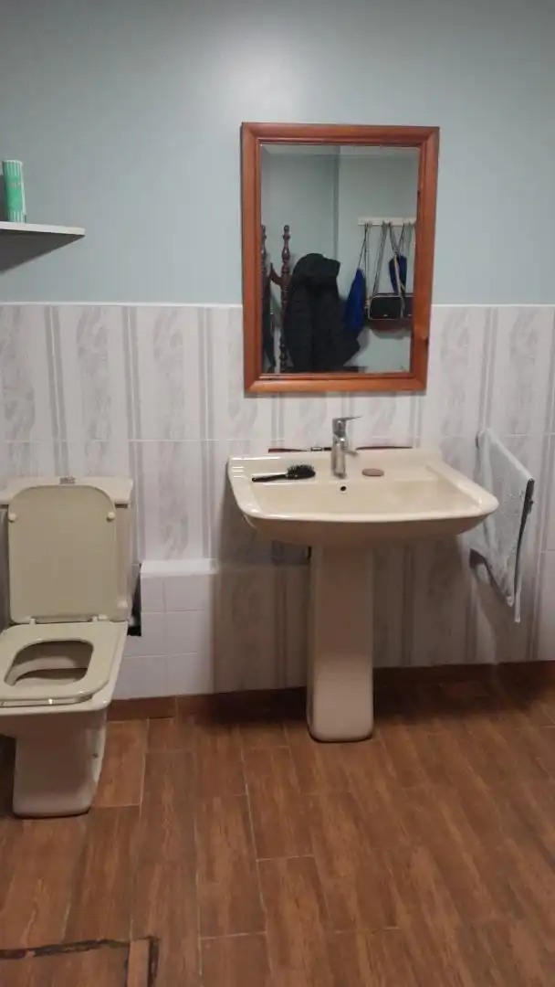 Baño de Planta baja de alquiler en Cedeira con Parquet y Amueblado