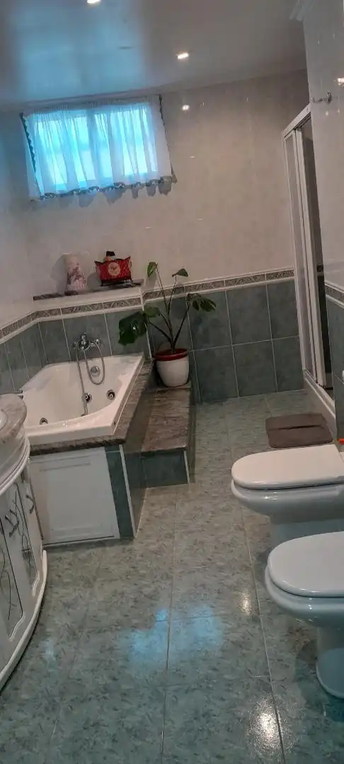 Baño de Planta baja de alquiler en Cedeira con Parquet y Amueblado