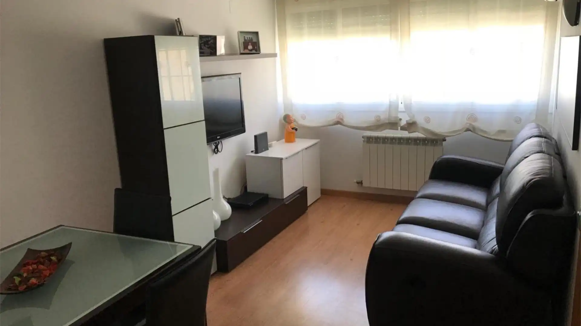 Sala de estar de Piso de alquiler en Cornellà de Llobregat con Aire acondicionado, Calefacción y Parquet