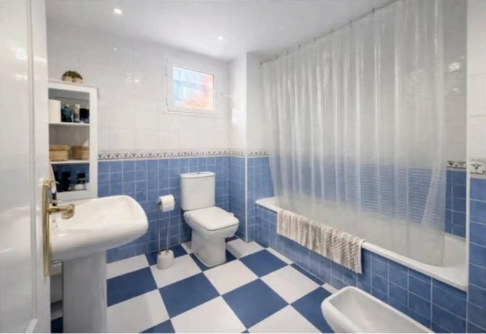 Bany de Apartament en venda en Marbella amb Terrassa i Piscina