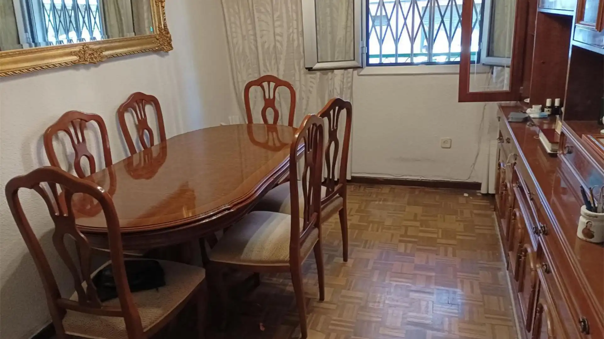 Comedor de Piso en venta en  Madrid Capital con Parquet y Amueblado