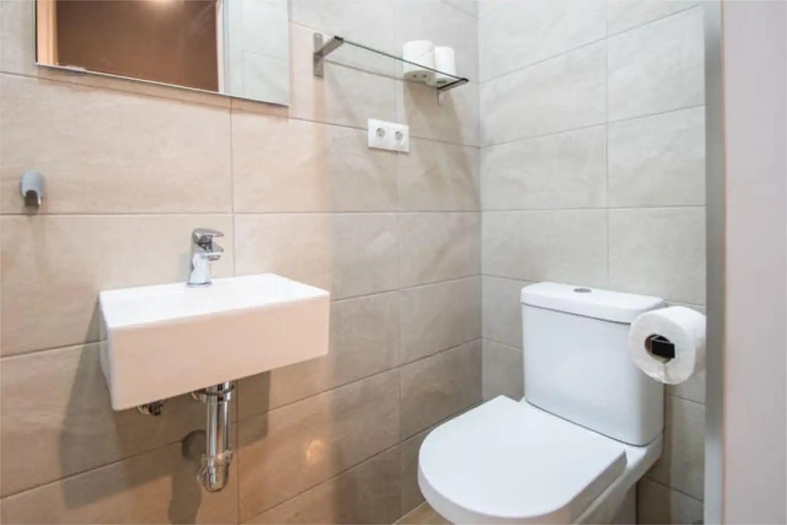 Estudio de alquiler en La Caleta - La Viña Baño de Estudio de alquiler en Cádiz Capital