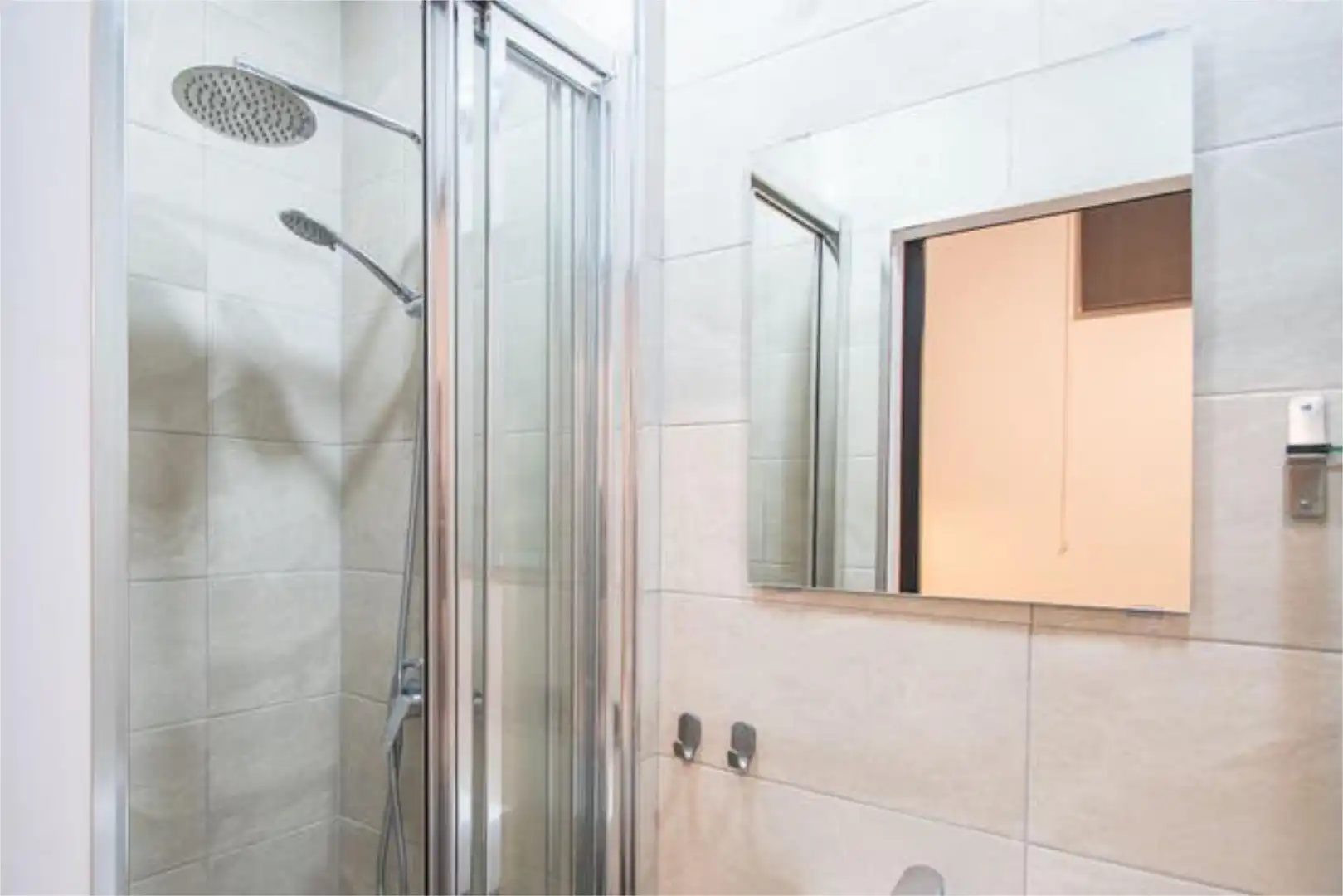 Estudio de alquiler en La Caleta - La Viña Baño de Estudio de alquiler en Cádiz Capital