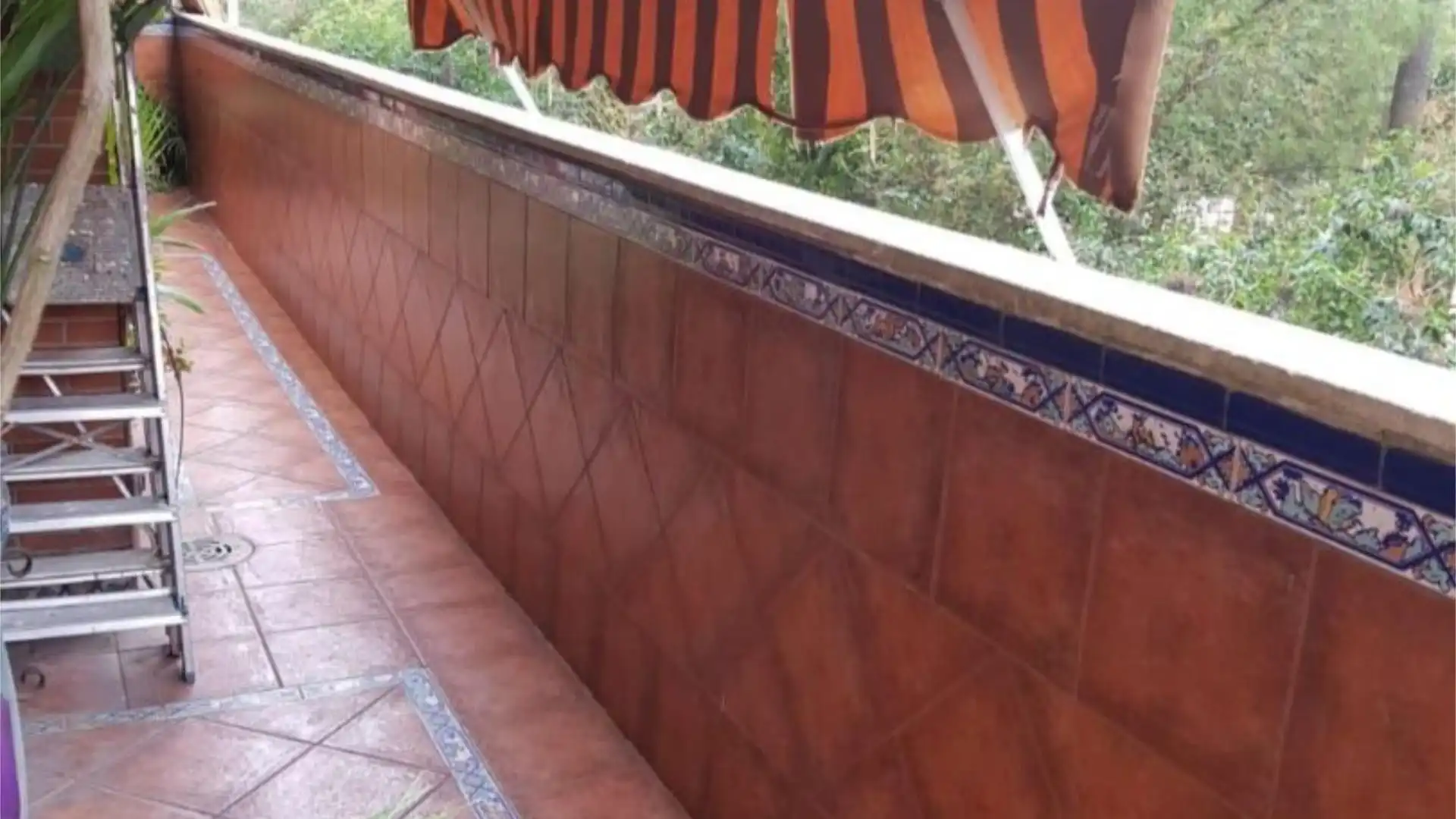 Piso en venta en Calle Cueva del Gato, 3, Urbadiez - Entrepuentes Terraza de Piso en venta en Sevilla Capital con Aire acondicionado, Jardín privado y Terraza