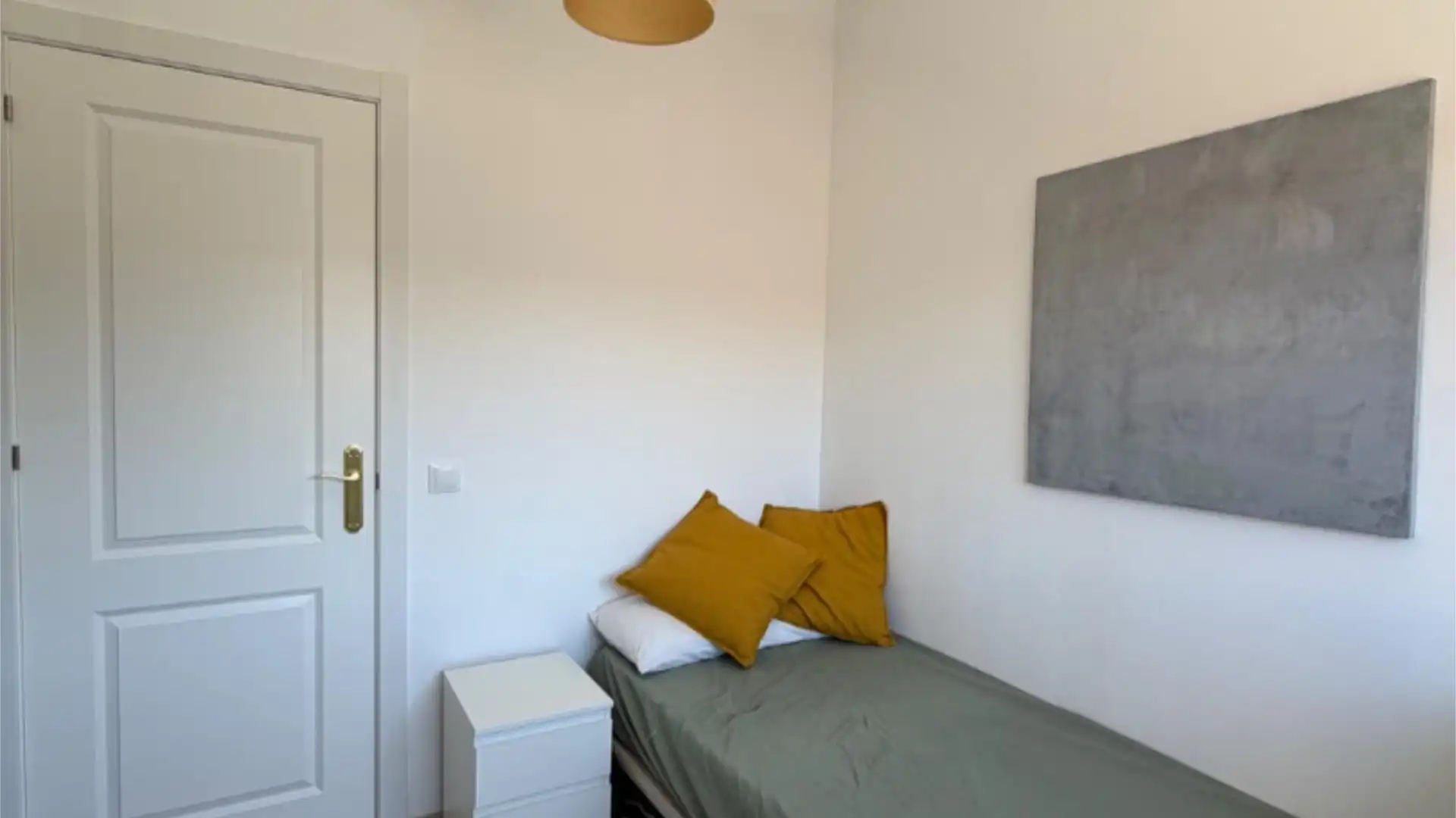 Bedroom of Flat for share in Montequinto  with Air Conditioner, Heating and Swimming Pool