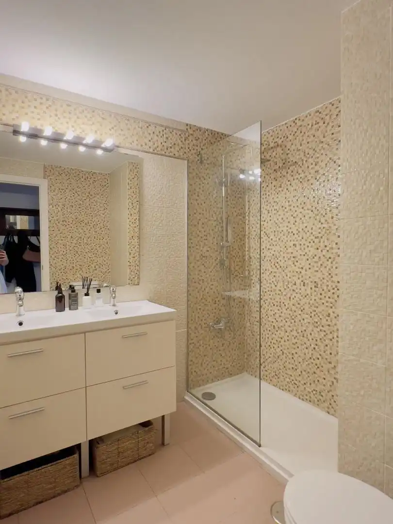 Baño de Piso de alquiler en El Portil con Aire acondicionado, Calefacción y Jardín privado