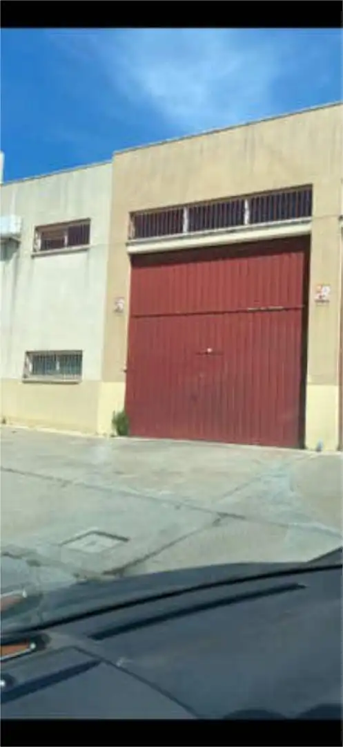 Vista exterior de Nau industrial de lloguer en La Palma del Condado amb Aire condicionat