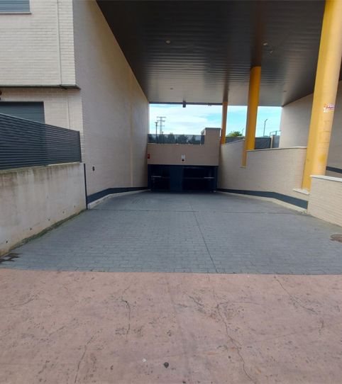 Garaje de alquiler en Calle Río Guadiana, 7, Lardero, La Rioja - imagen 2 Foto 2 de Garaje de alquiler en Calle Río Guadiana, 7, Lardero, La Rioja