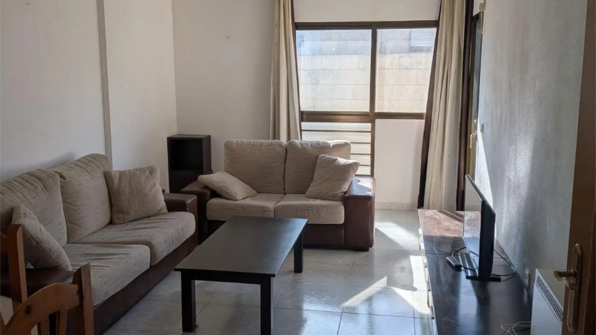 Living room of Flat for rent in Plasencia  with Heating, Terrace and Furnished