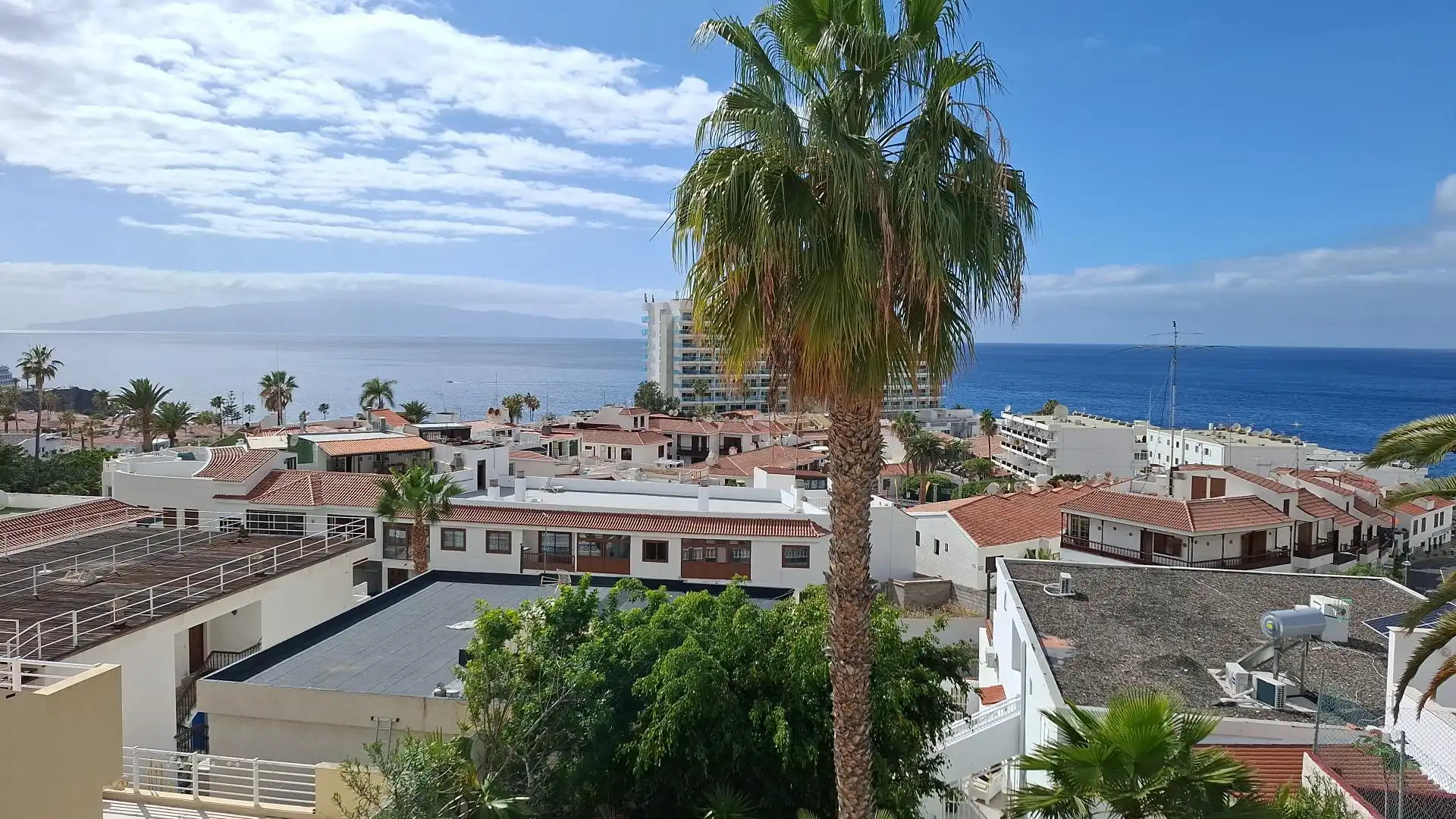 Piso en venta en Avenida Marítima Acantilados de Los Gigantes, 55, Acantilados de Los Gigantes Vista exterior de Piso en venta en Santiago del Teide con Terraza y Balcón