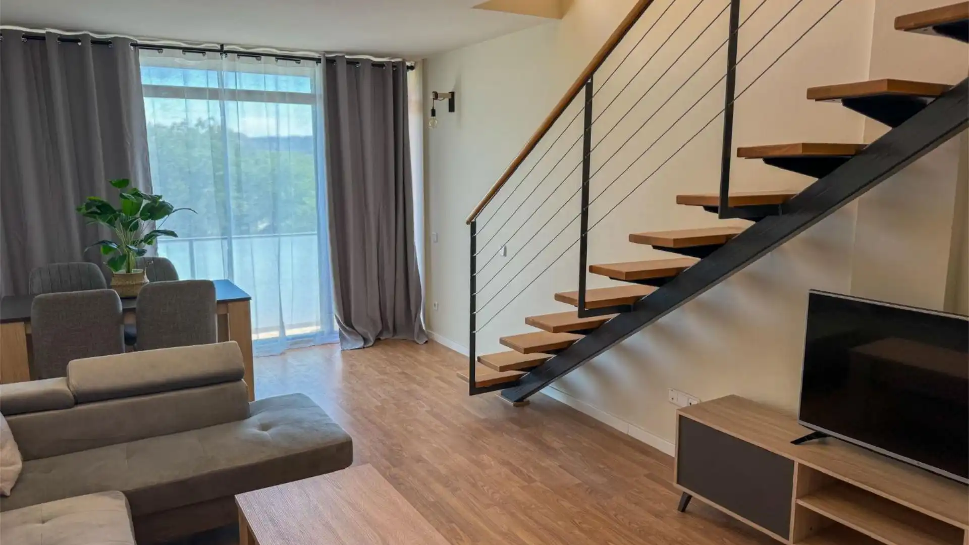 Piso de alquiler en Calle Antonio Suárez, 12, Reyes Católicos