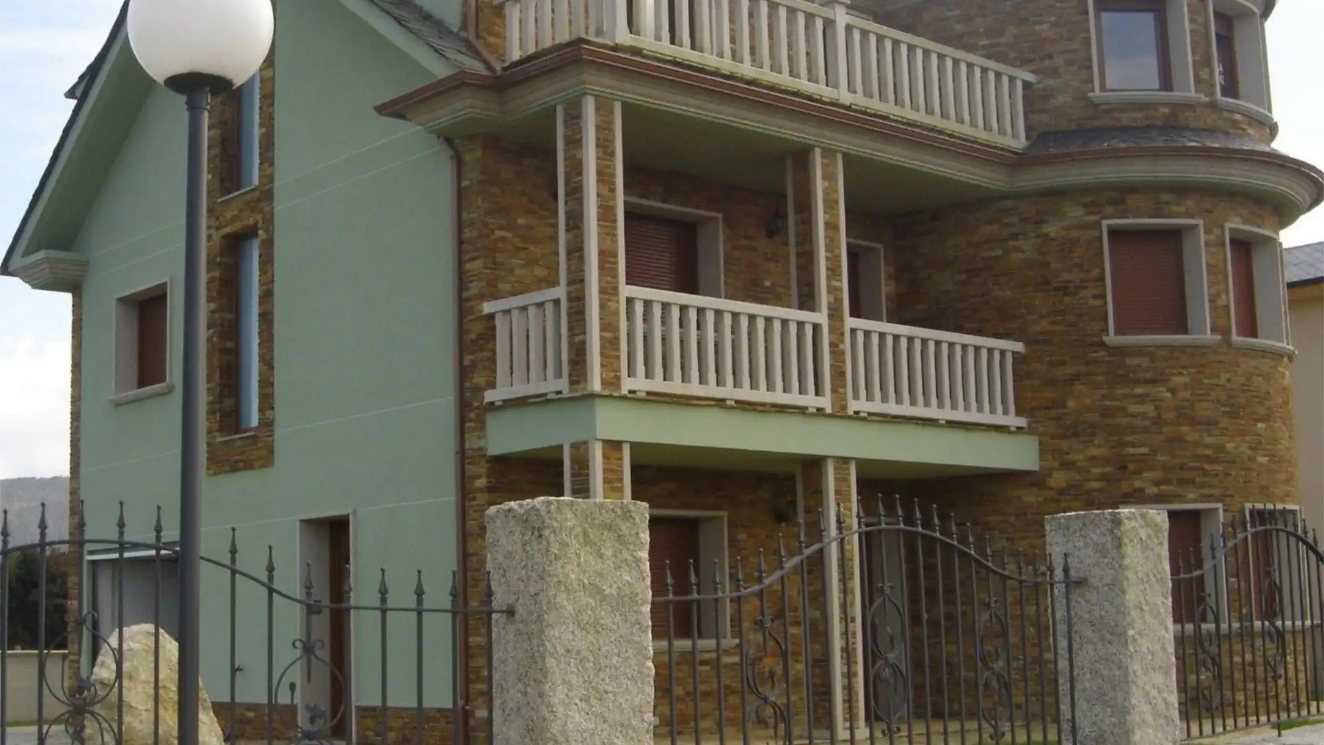 Vista exterior de Piso de alquiler en Barreiros con Jardín privado, Terraza y Amueblado