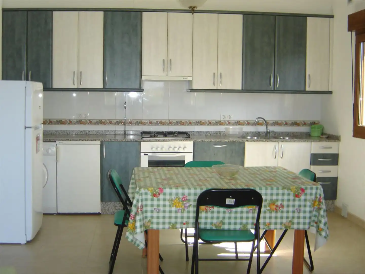 Kitchen of Flat for rent in Barreiros  with Private garden, Terrace and Furnished