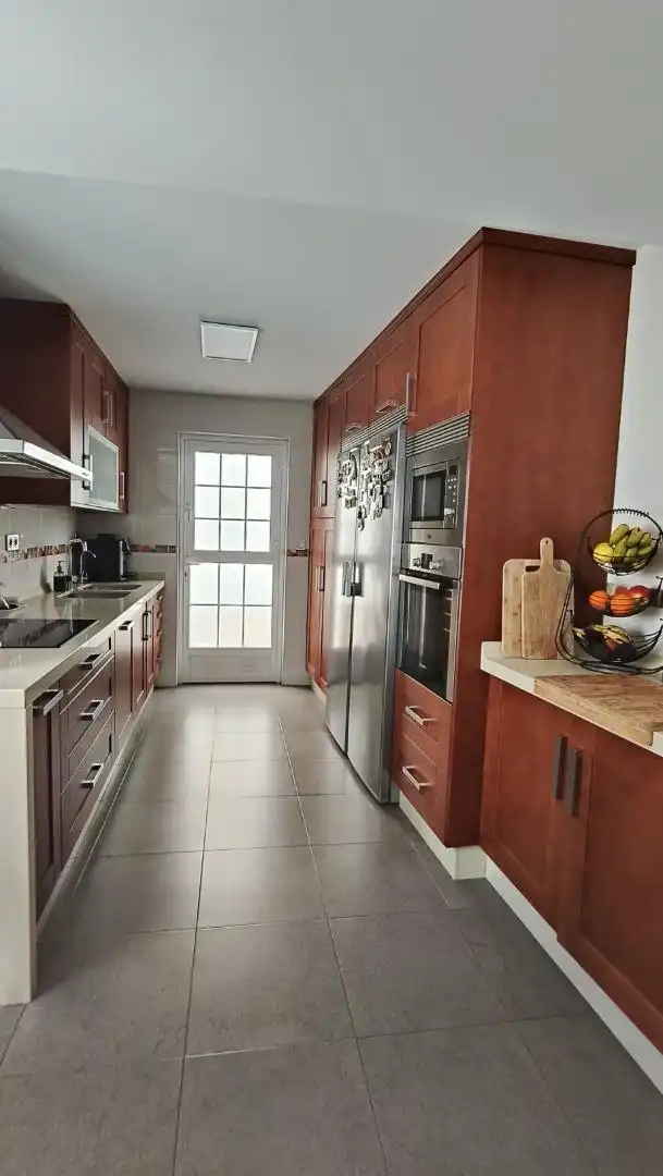 Küche von Einfamilien-Reihenhaus zum Verkauf in Molvízar mit Klimaanlage und Terrasse