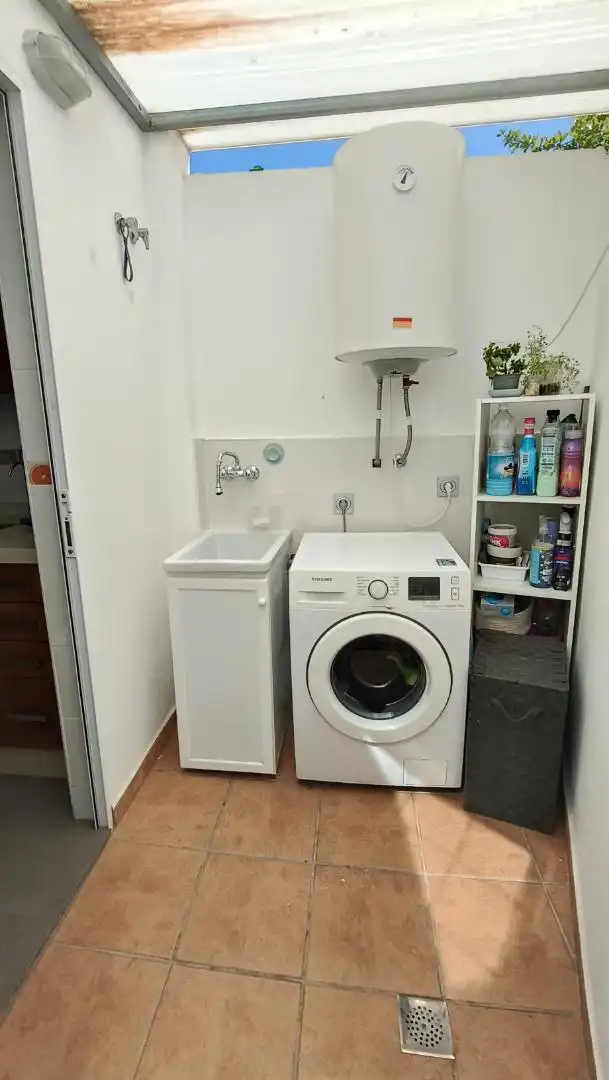 Badezimmer von Einfamilien-Reihenhaus zum Verkauf in Molvízar mit Klimaanlage und Terrasse