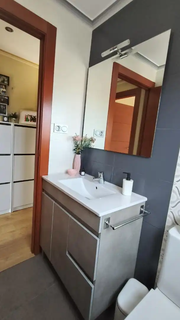 Badezimmer von Einfamilien-Reihenhaus zum Verkauf in Molvízar mit Klimaanlage und Terrasse