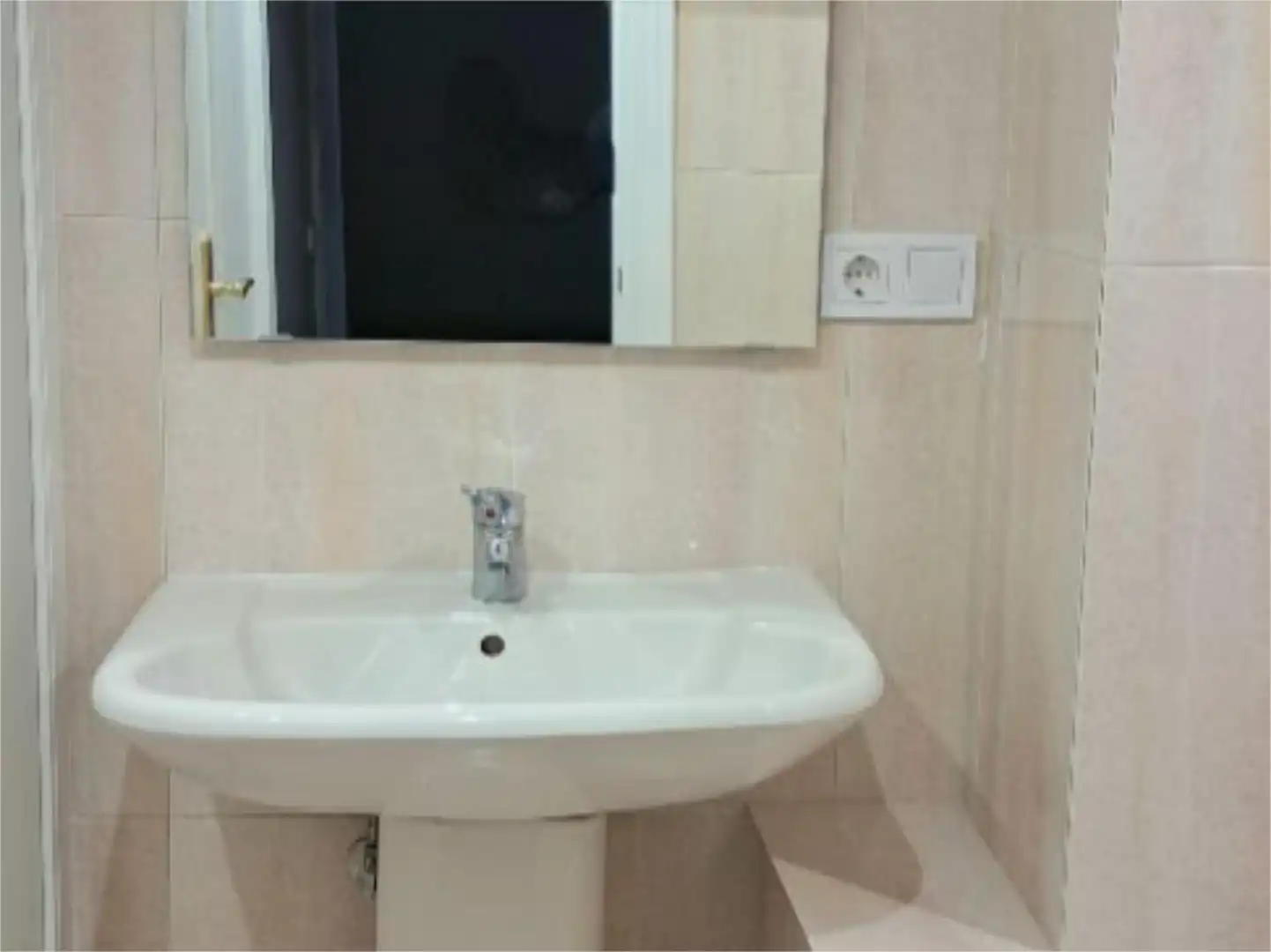 Piso en venta en Avenida de la Constitución, Barrio del Centro Baño de Piso en venta en Gijón con Calefacción, Parquet y Terraza