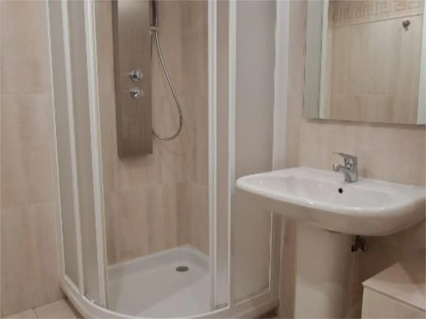 Piso en venta en Avenida de la Constitución, Barrio del Centro Baño de Piso en venta en Gijón con Calefacción, Parquet y Terraza