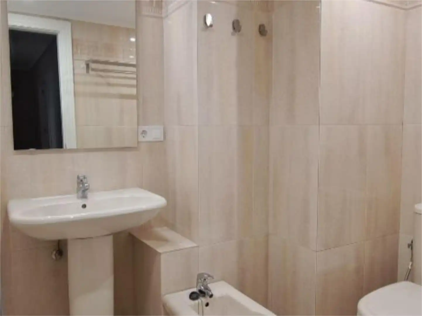 Piso en venta en Avenida de la Constitución, Barrio del Centro Baño de Piso en venta en Gijón con Calefacción, Parquet y Terraza