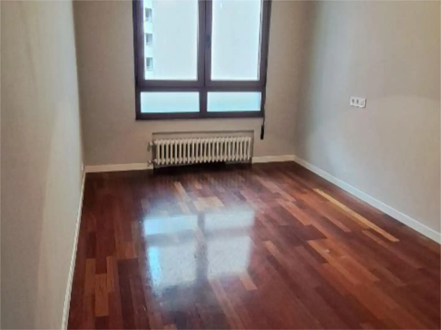 Piso en venta en Avenida de la Constitución, Barrio del Centro Habitación de Piso en venta en Gijón con Calefacción, Parquet y Terraza