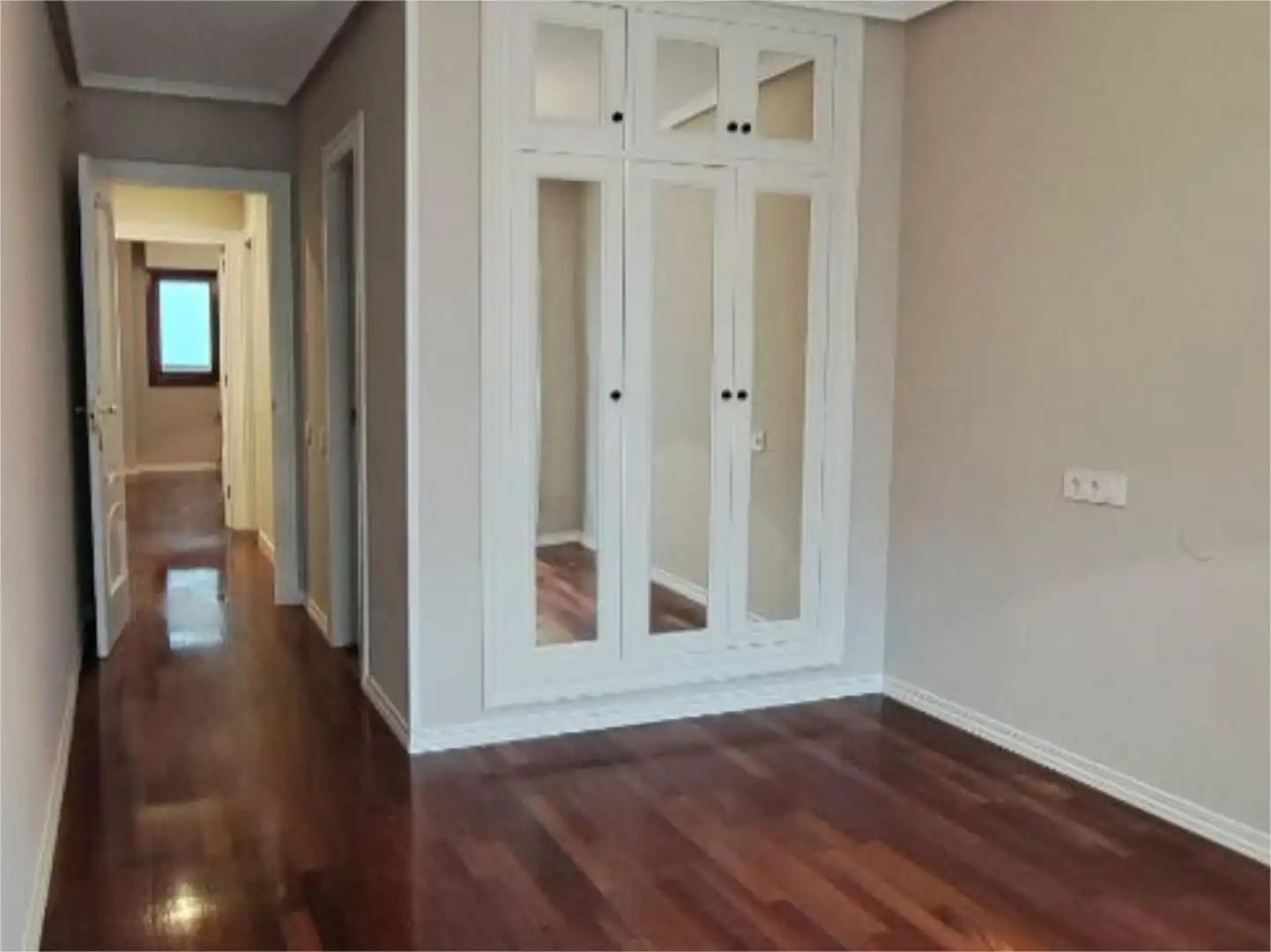Piso en venta en Avenida de la Constitución, Barrio del Centro Piso en venta en Gijón con Calefacción, Parquet y Terraza