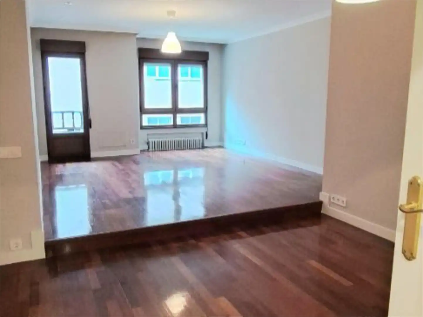 Piso en venta en Avenida de la Constitución, Barrio del Centro Sala de estar de Piso en venta en Gijón con Calefacción, Parquet y Terraza