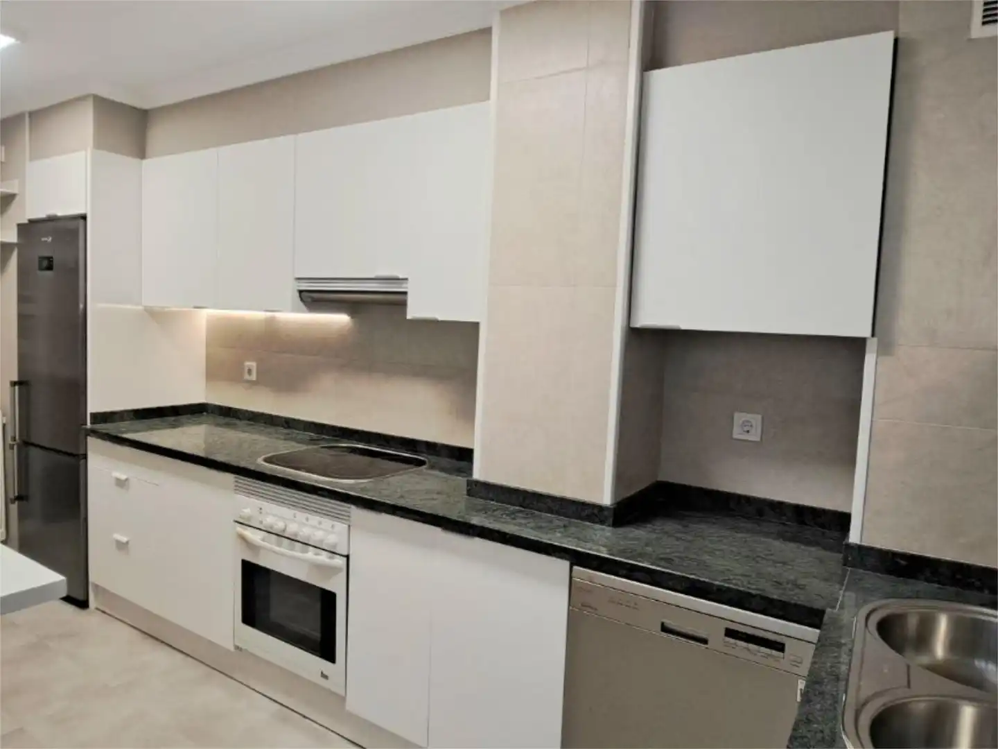 Piso en venta en Avenida de la Constitución, Barrio del Centro Cocina de Piso en venta en Gijón con Calefacción, Parquet y Terraza