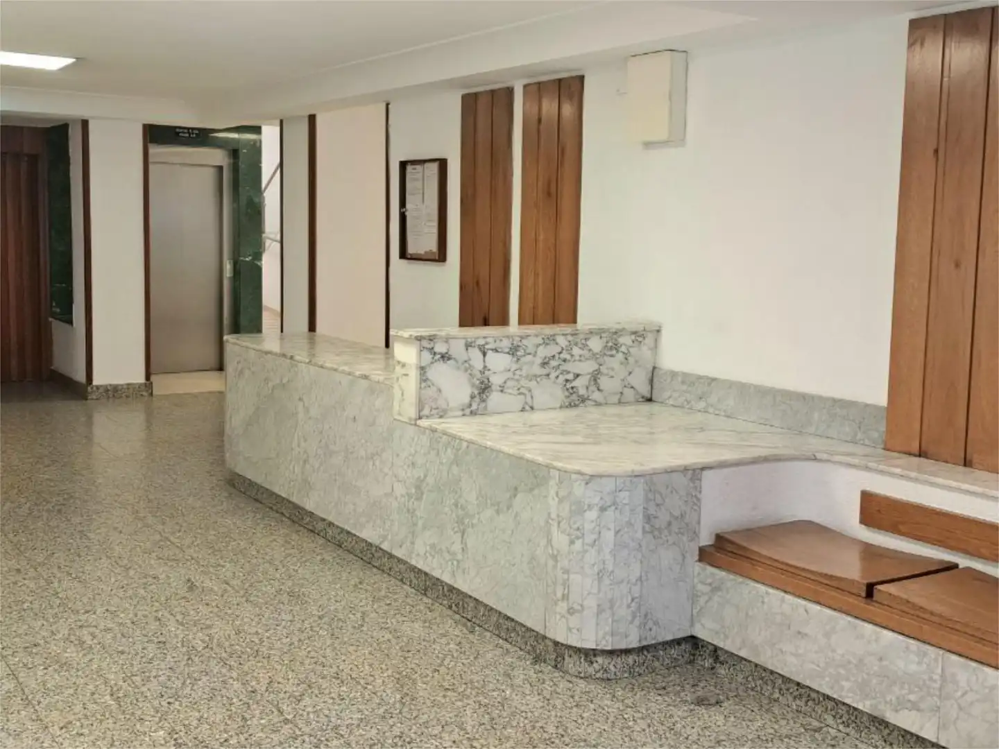 Piso en venta en Avenida de la Constitución, Barrio del Centro Piso en venta en Gijón con Calefacción, Parquet y Terraza