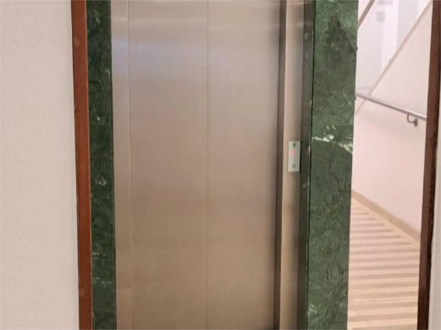 Piso en venta en Avenida de la Constitución, Barrio del Centro Piso en venta en Gijón con Calefacción, Parquet y Terraza