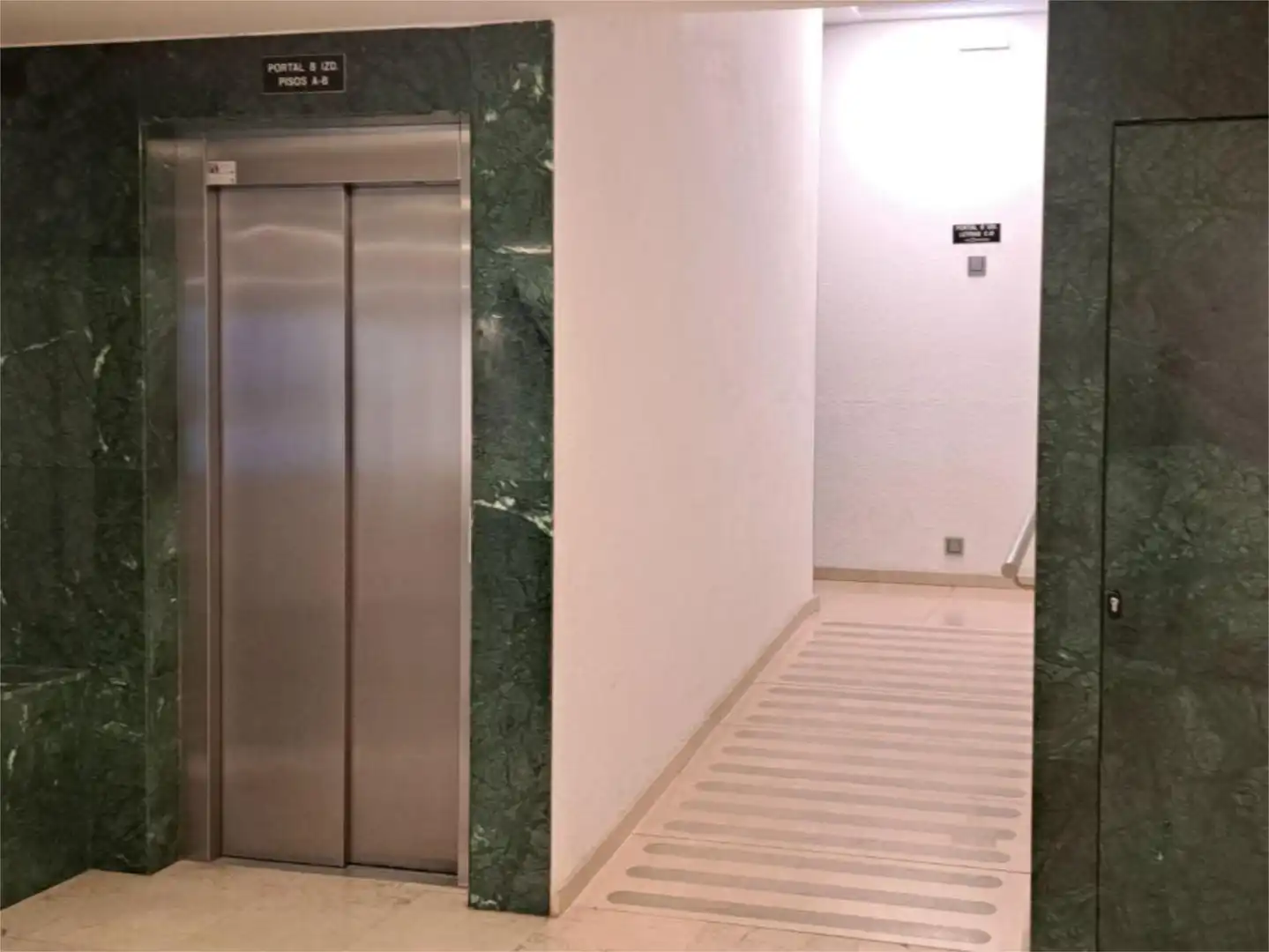 Piso en venta en Avenida de la Constitución, Barrio del Centro Piso en venta en Gijón con Calefacción, Parquet y Terraza