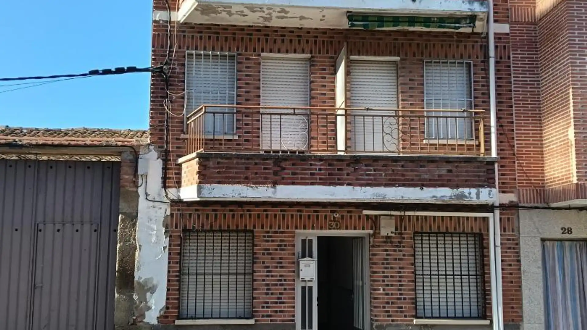 Vista exterior de Piso en venta en Navalcán con Terraza, Trastero y Amueblado