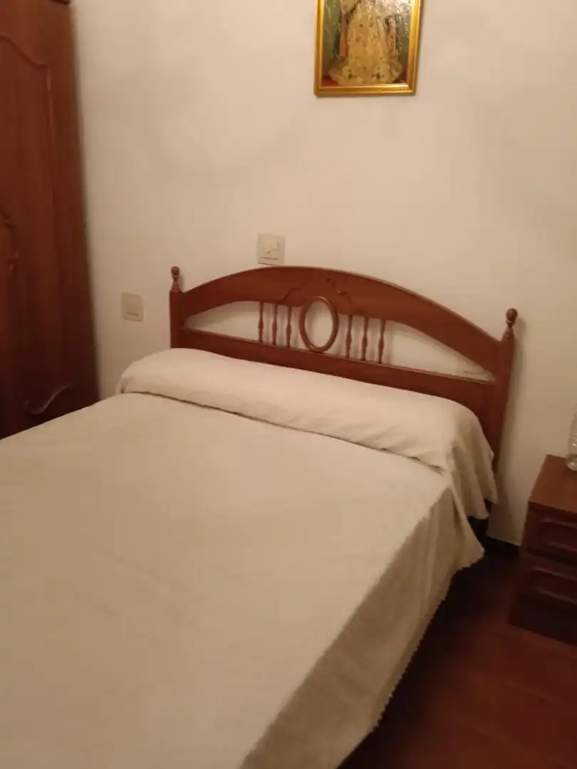 Piso en venta en Calle Molinos, 22, Navalcán Habitación de Piso en venta en Navalcán con Terraza, Trastero y Amueblado
