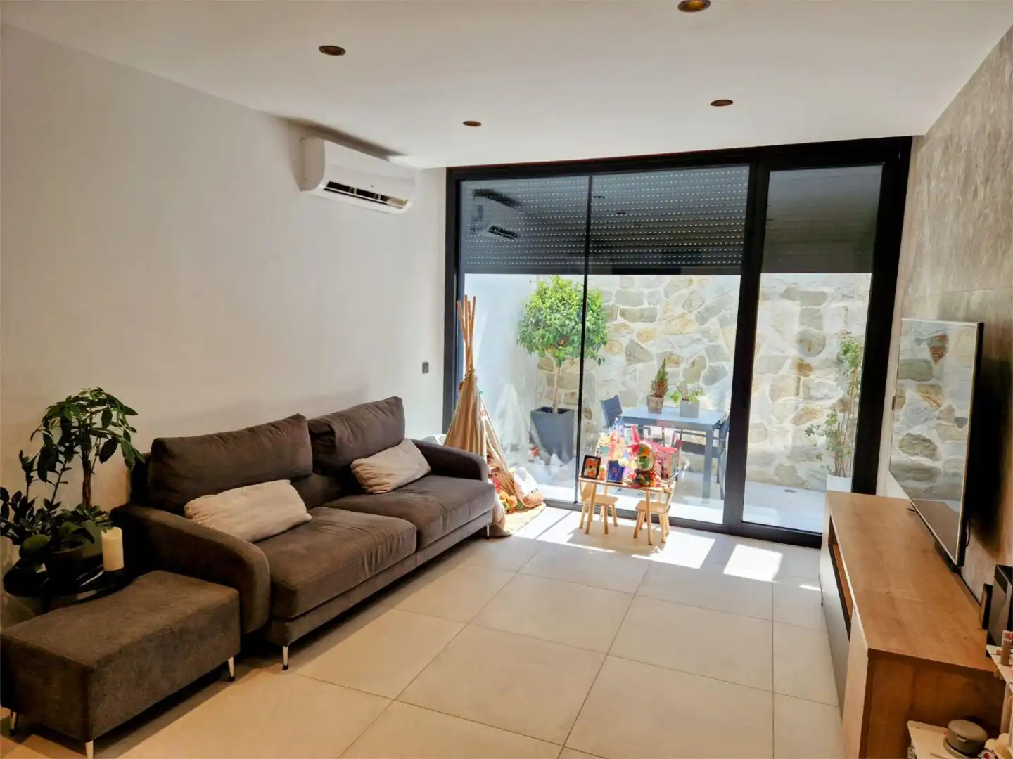 Einfamilien-Reihenhaus zum Verkauf in Carrer del Rector, 31, Centre Wohnzimmer von Einfamilien-Reihenhaus zum Verkauf in Badalona mit Klimaanlage, Heizung und Parkett