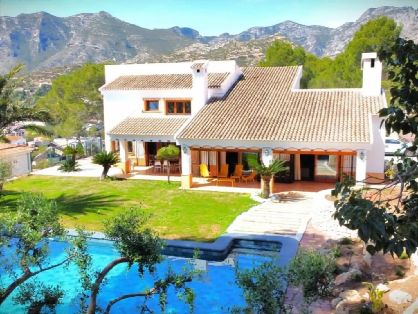 Vista exterior de Casa o xalet de lloguer en Gandia amb Aire condicionat, Calefacció i Jardí privat
